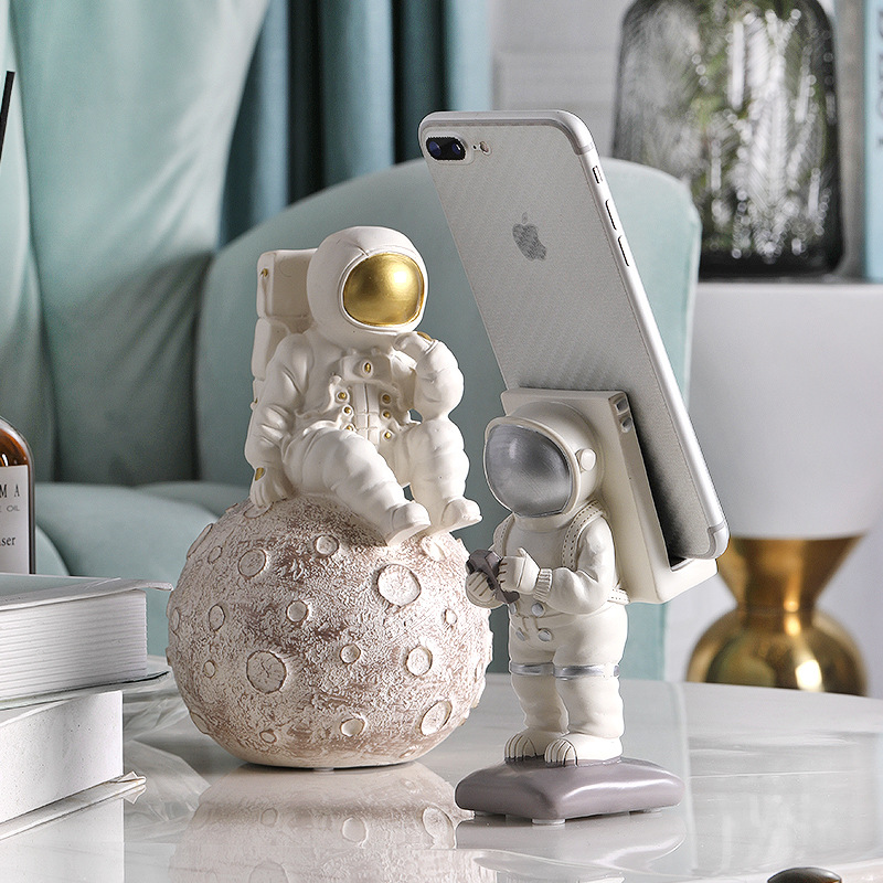 Europe Space Man Figure Astron - Phone Accessories Europe recensione e prezzo