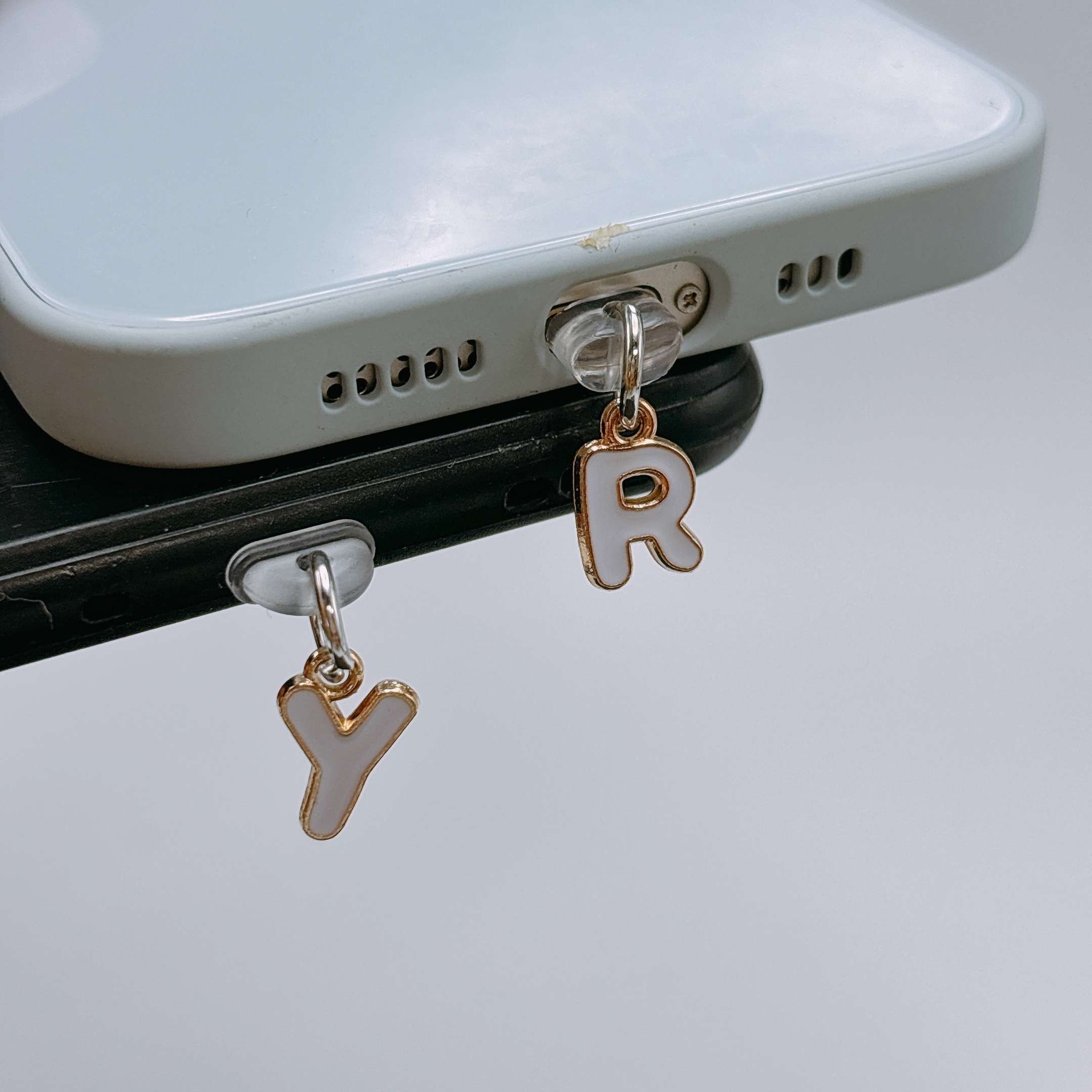 English Letters A-M Phone Dust - Phone Accessories Background recensione e prezzo