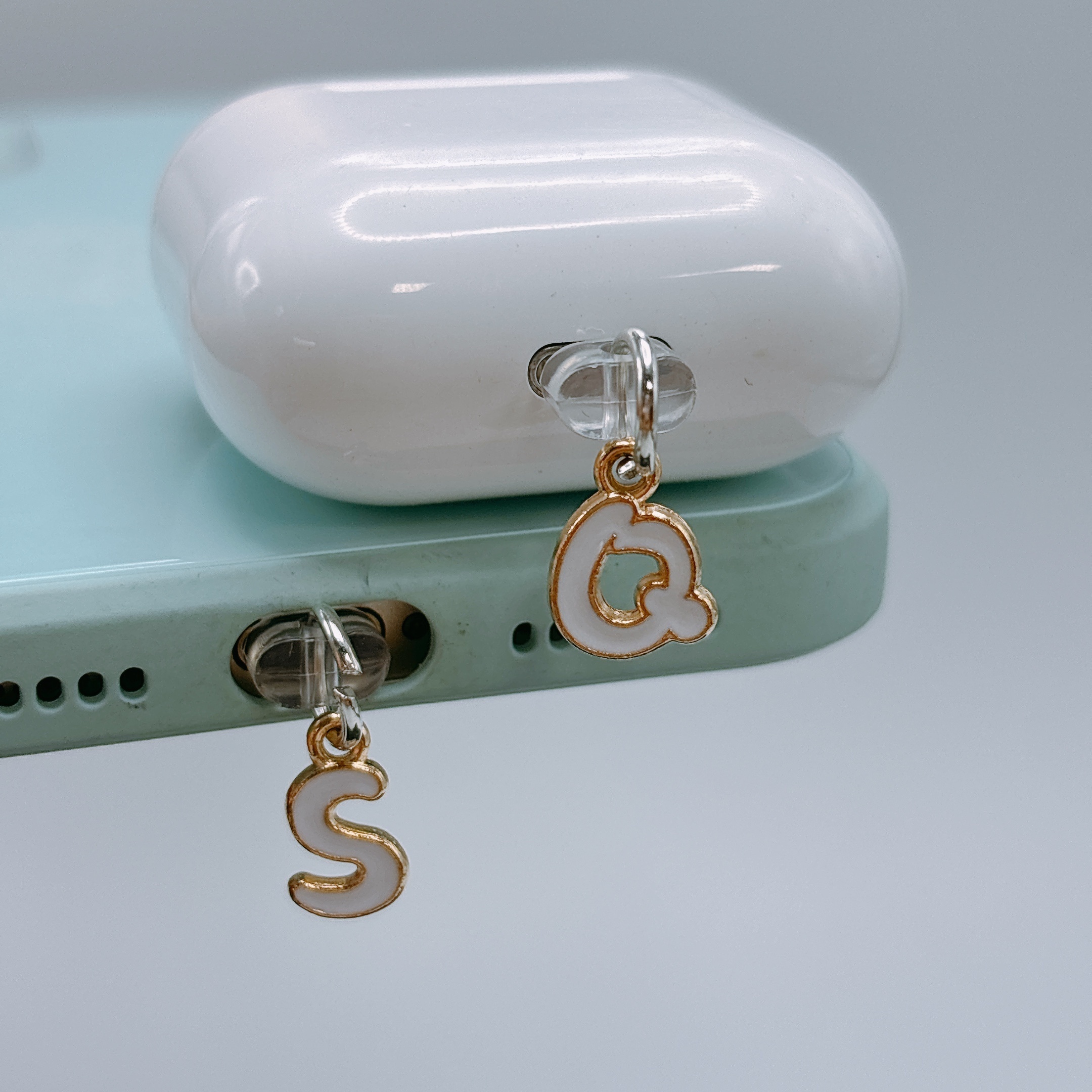 English Letters A-M Phone Dust - Phone Accessories Background recensione e prezzo